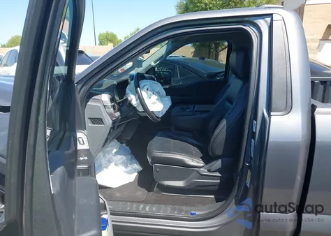 2023 Ford F-150 Xl z USA, uszkodzony, nr VIN 1FTMF1C54PKD82383